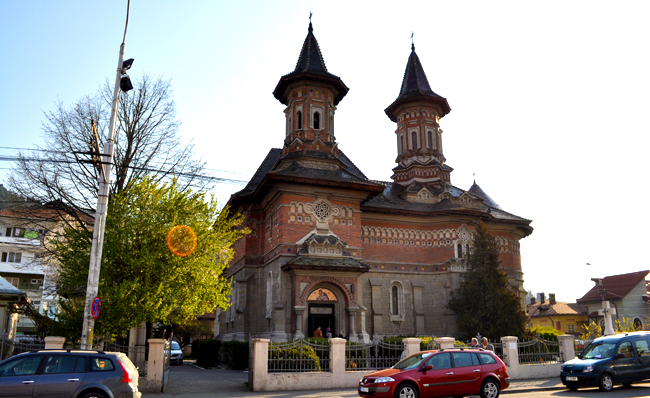 Biserica „Adormirea Maicii Domnului“ - Precista I din Piatra Neamţ „Omul Îl recunoaşte pe Domnul Hristos în momentul împărtăşirii cu Sfintele Taine“