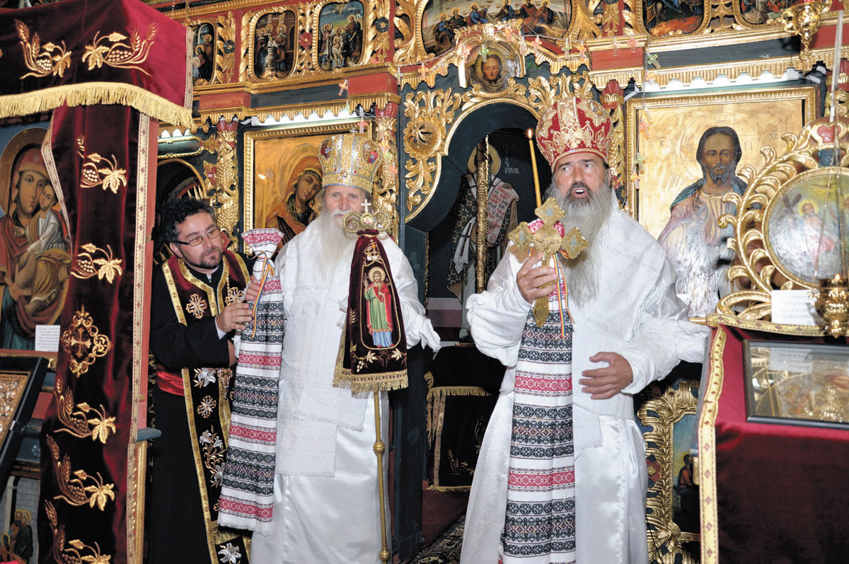 Biserica „Înălţarea Domnului“ din parohia Gheorghiţeni - Dorna Arini a fost resfinţită de IPS Teodosie, Arhiepiscopul Tomisului, şi IPS Pimen, Arhiepiscopul Sucevei şi Rădăuţilor Noi porţi către ceruri în Mitropolia Moldovei şi Bucovinei