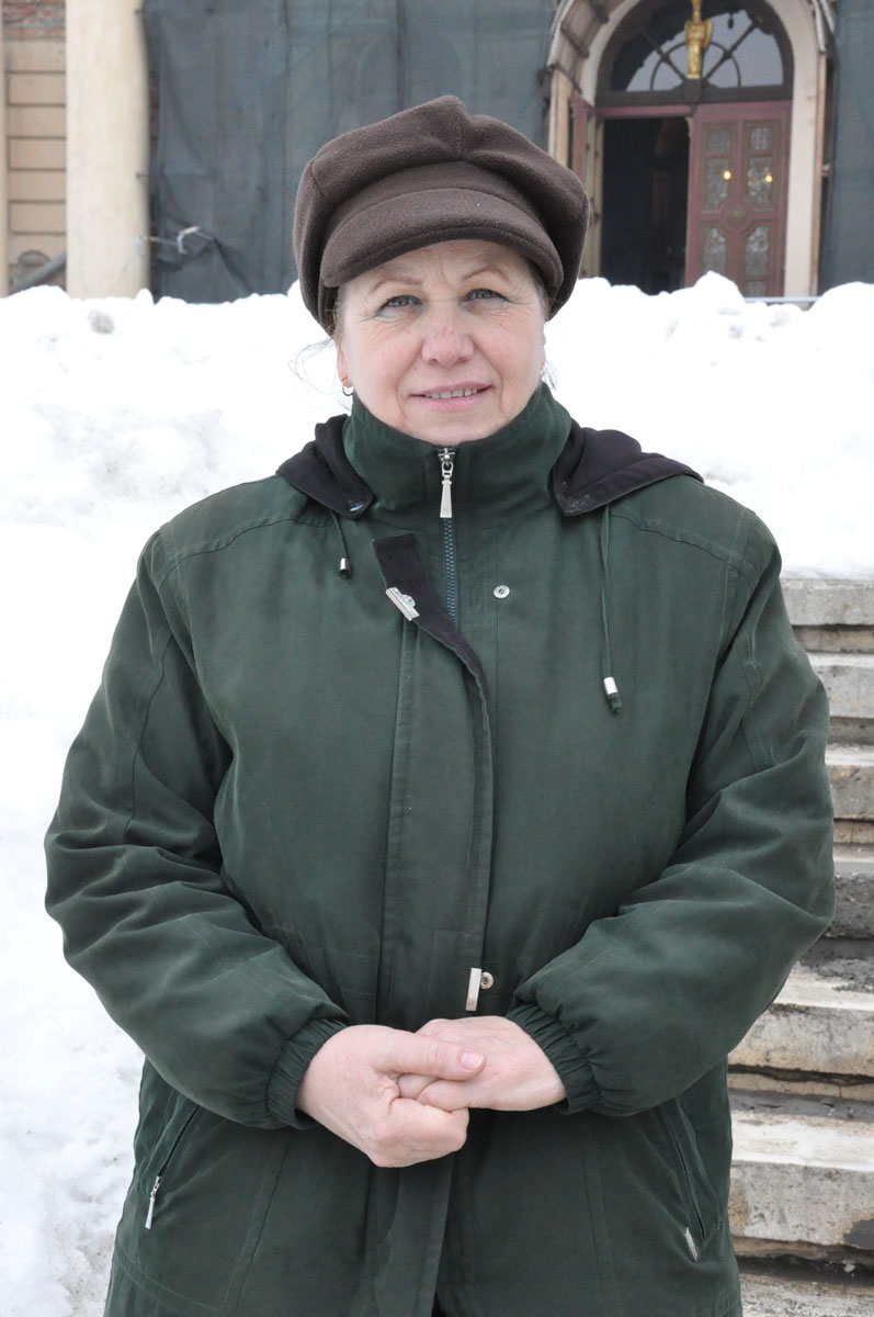 Elena Vasile: „Mama ne învăţa să facem întotdeauna semnul crucii după masă şi să spunem o rugăciune“ „Dacă nu ţin post, simt că n-am linişte, că-mi lipseşte ceva“