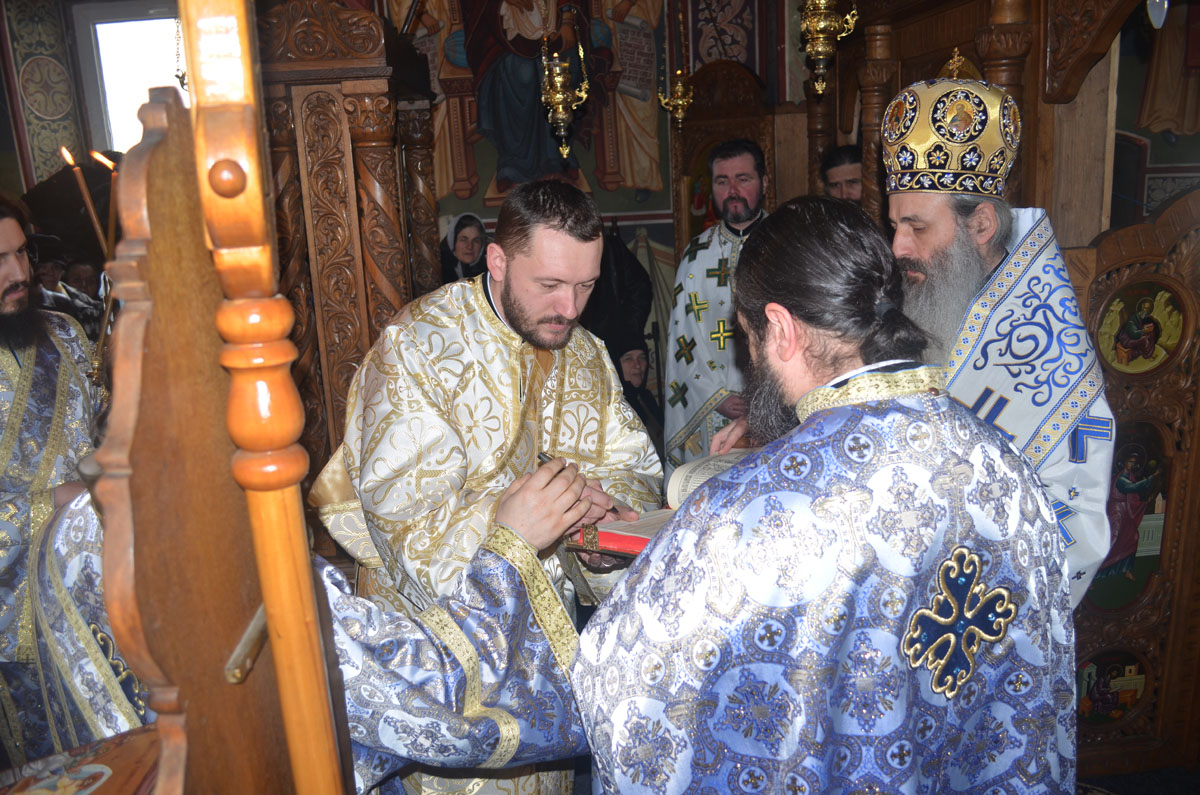 IPS Teofan l-a hirotonit pe pr. Ilie Caraghiaur pe seama parohiei Lunca Rateş Vizite pastorale ale ÎPS Teofan în Protopopiatul Hârlău