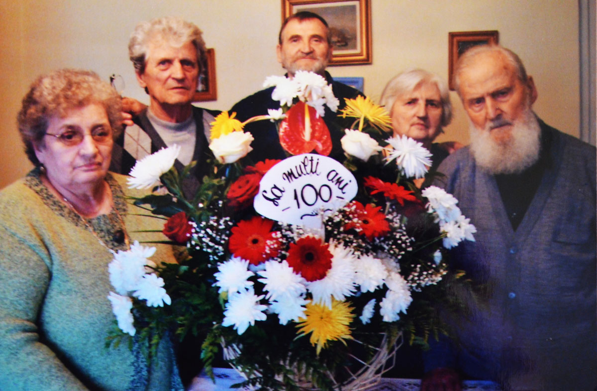 Moment de la sărbătorirea vârstei de 100 de ani Părintele Constantin Burduja, 101 ani de credinţă şi dragoste faţă de aproapele