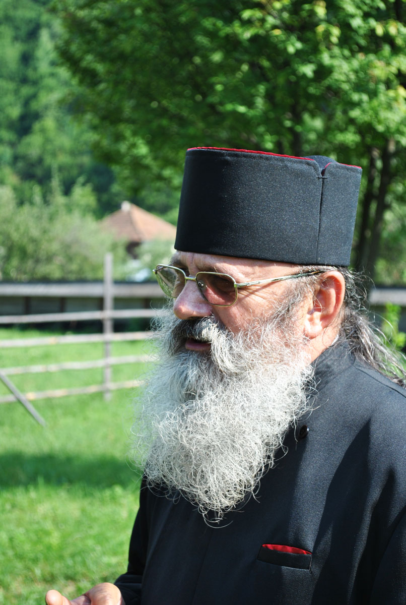 Pr. Domiţian Coclici, parohul de la Colacu Lăcaşul „olecuţă ascuns“ de la Colacu