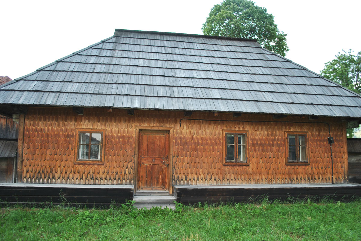 Lăcaşul „olecuţă ascuns“ de la Colacu Lăcaşul „olecuţă ascuns“ de la Colacu