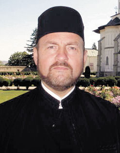 Pr. dr. Florin-Aurel Ţuscanu, protopopul Protoieriei Roman şi parohul Bisericii „Sfântul Vasile cel Mare“ din Roman Comportamentul creştinului în ziua în care L-a primit pe Hristos