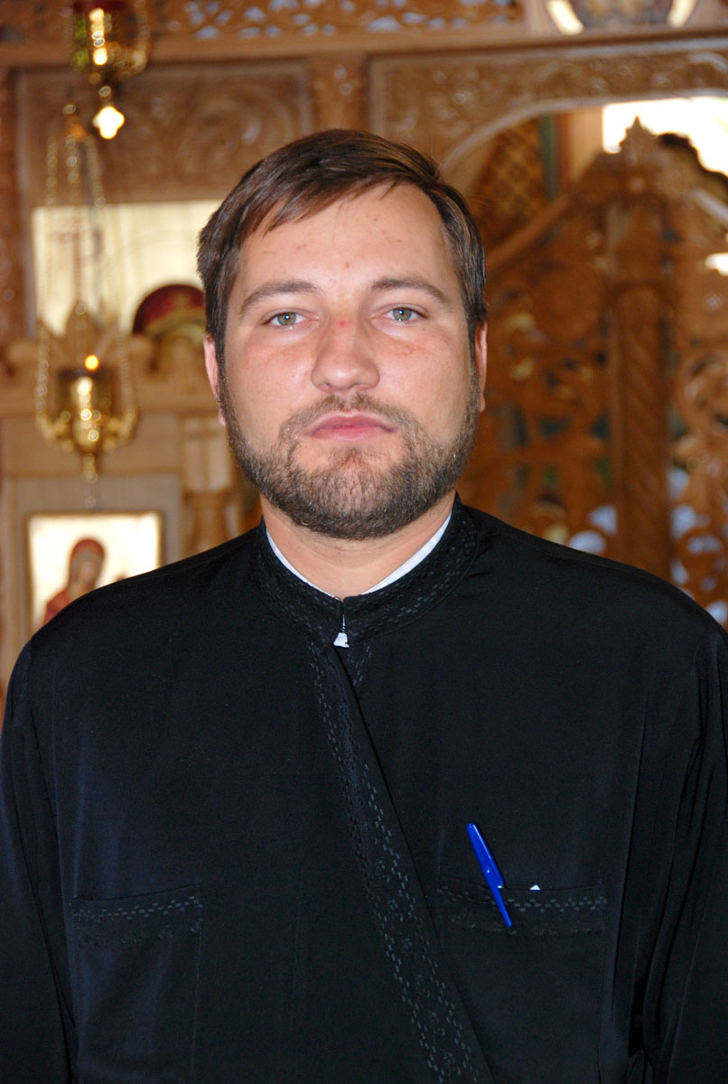 Părintele Dan Damaschin, preot misionar la Spitalul Clinic de Obstetrică-Ginecologie „Cuza-Vodă“, Iaşi Crucea de mamă aduce fericire şi mântuire