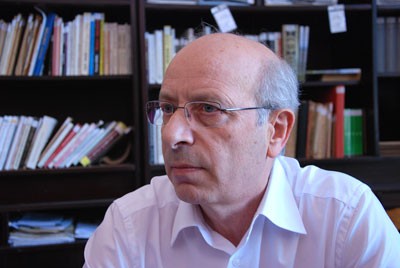 Domnul profesor Dimitrie Tselengidis este considerat unul din cei mai mari dogmatiști ortodocsi contemporani. In ultmii 20 de ani este implicat in problema dialogului dintre Ortodoxie si eterodoxie. Din anii tineretii a avut binecuvantarea sa cunoasca pe parintele Paisie Athonitul, in preajma caruia s-a aflat timp de mult ani si a primit sfaturile lui patristice si duhovnicești. Are o vasta opera, din care citam : Teologia Ortodoxa și Viata, Soteriologia lui Luther, Har si libertate dupa tradiția patristică a secolului al XIV-lea, Contributie la soteriologia Bisericii Ortodoxe, etc (n. trad.) Credința ortodoxă și viața bisericească