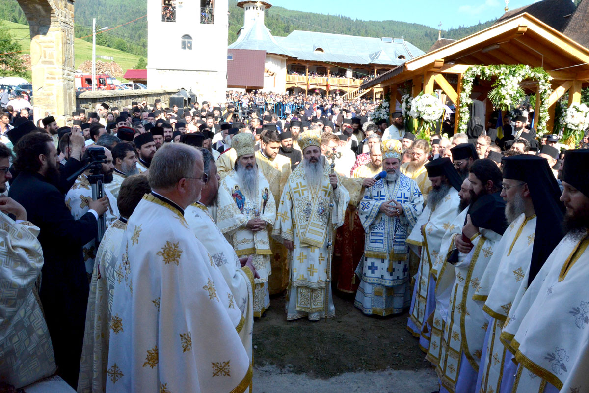 Îi şade mai bine în icoană Îi şade mai bine în icoană