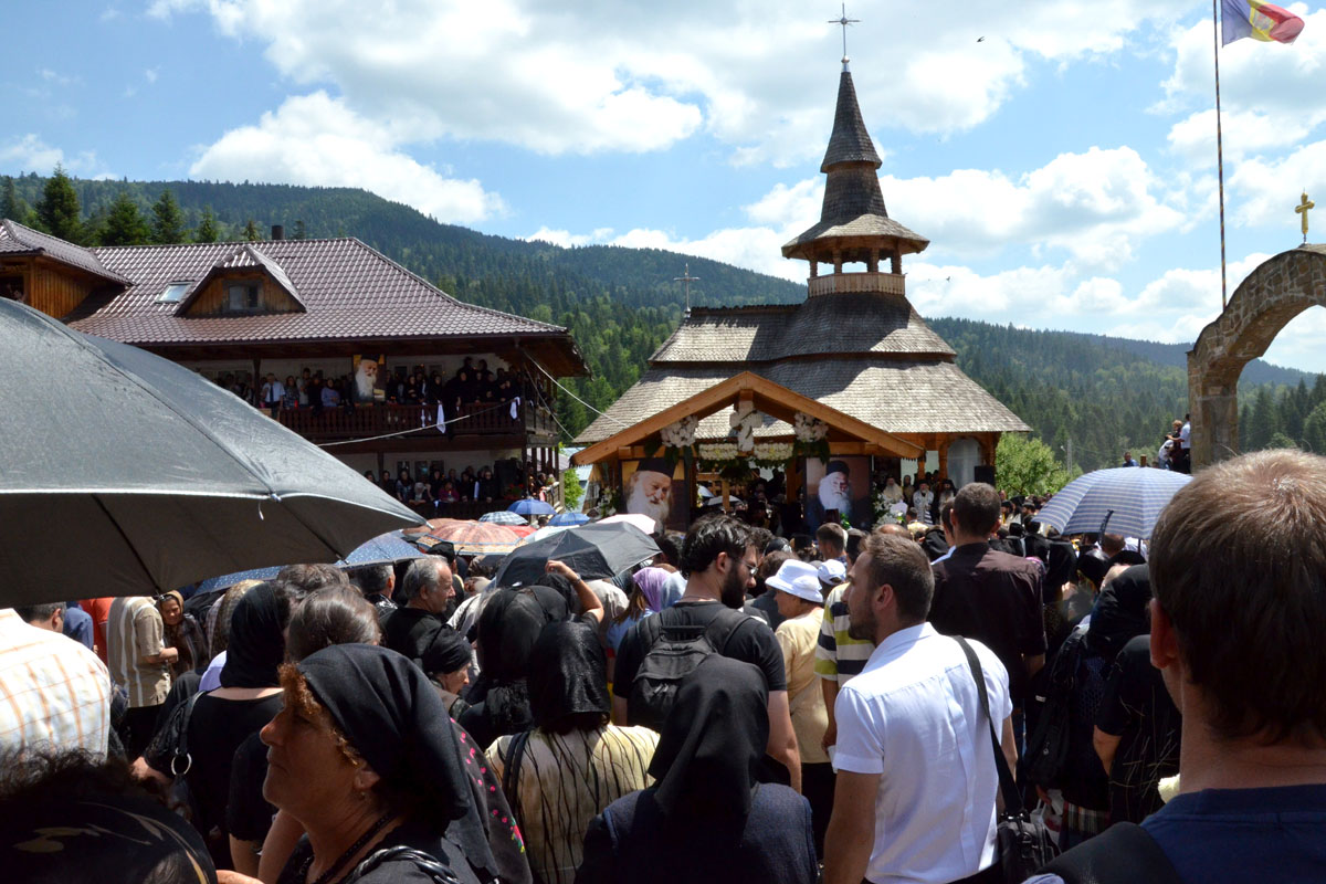 Îi şade mai bine în icoană Îi şade mai bine în icoană