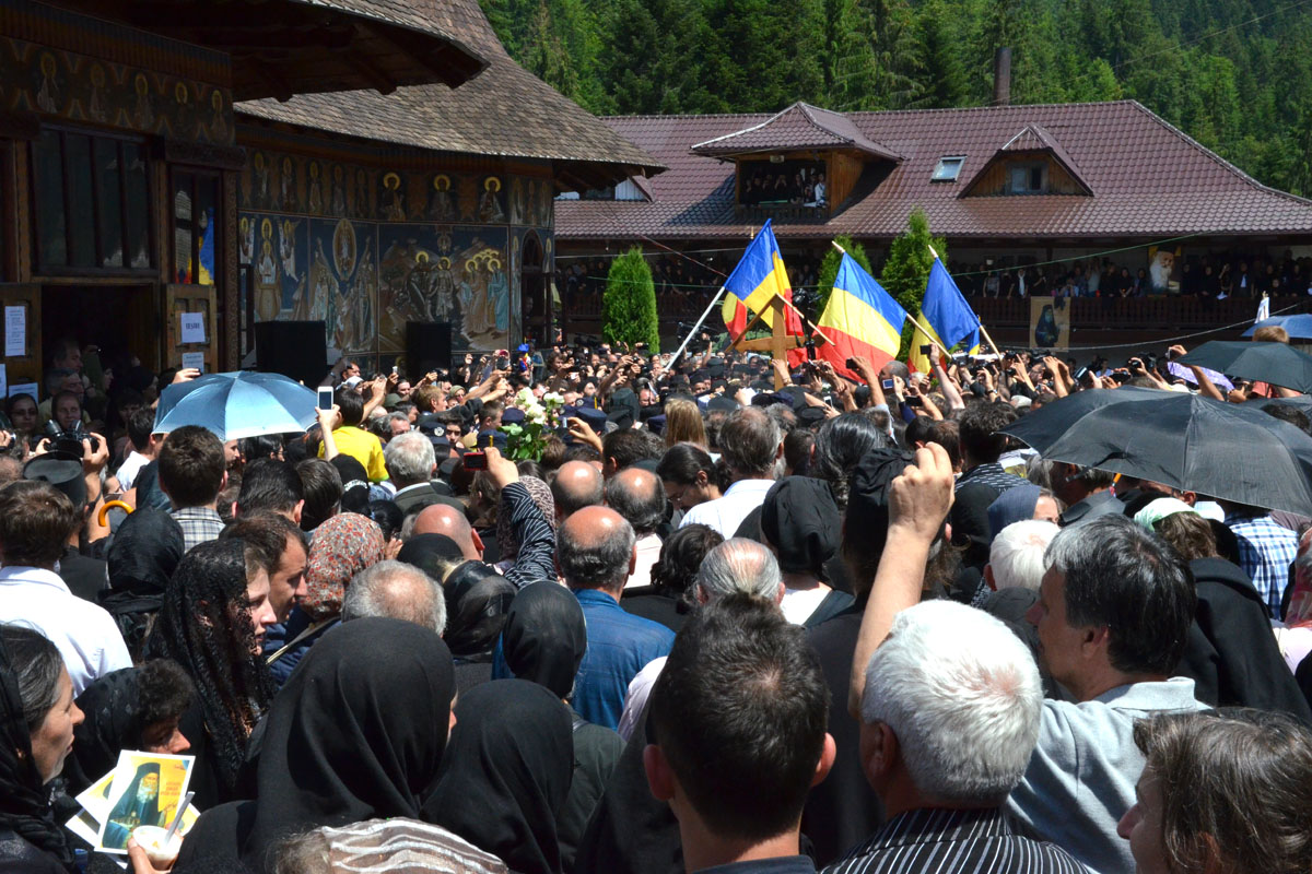 Îi şade mai bine în icoană Îi şade mai bine în icoană