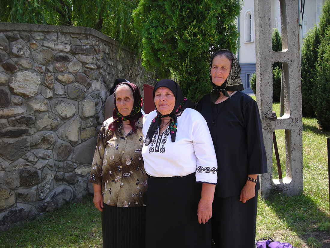 În pelerinaj la Mănăstirea Ciolpani Ce mai fac bătrânii noștri?