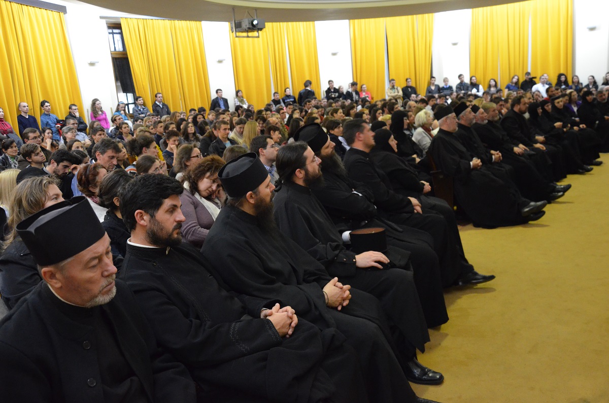 Sală arhiplină, la conferința ASCOR susținută de IPS Nicolae, Mitropolit de Mesogias şi Lavreotiki Sală arhiplină, la conferința ASCOR susținută de IPS Nicolae, Mitropolit de Mesogias şi Lavreotiki