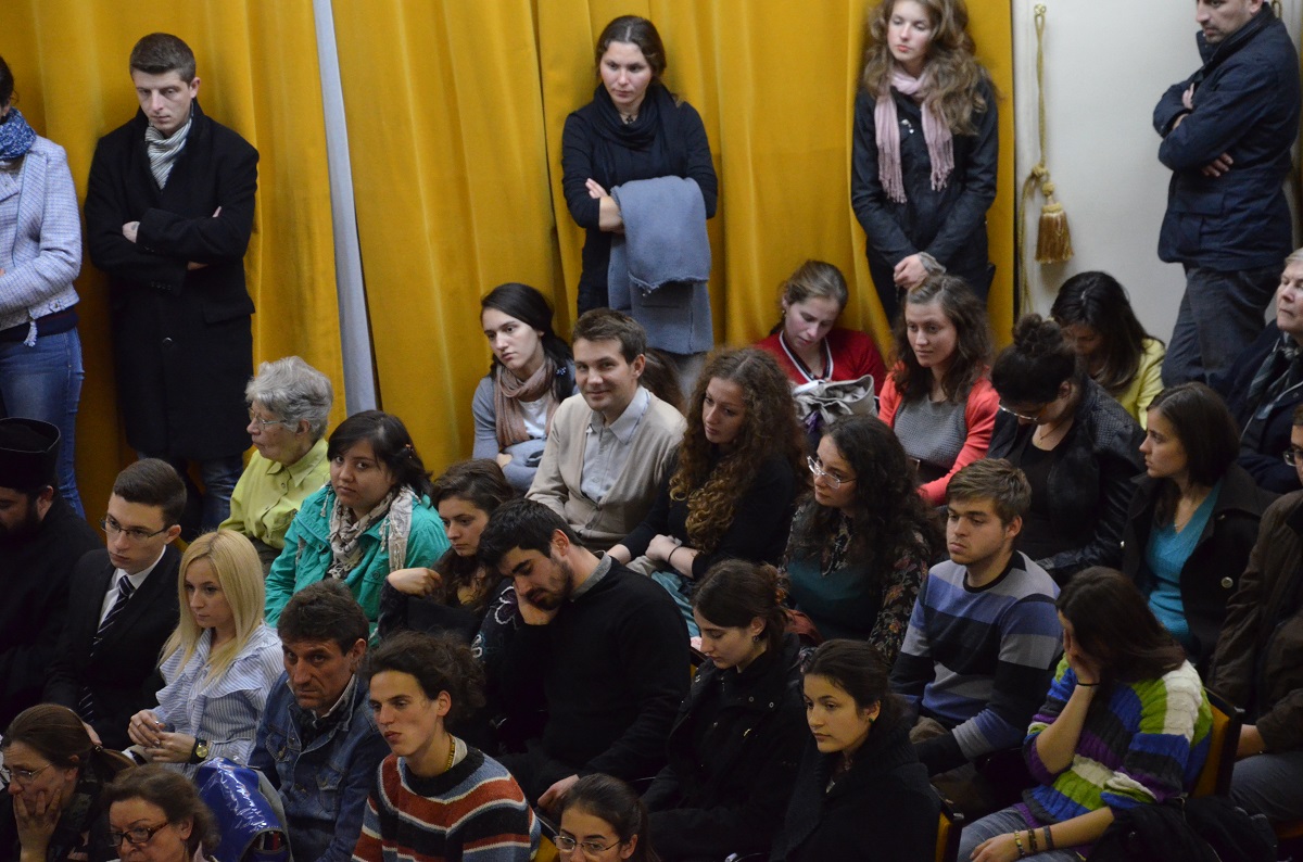 Sală arhiplină, la conferința ASCOR susținută de IPS Nicolae, Mitropolit de Mesogias şi Lavreotiki Sală arhiplină, la conferința ASCOR susținută de IPS Nicolae, Mitropolit de Mesogias şi Lavreotiki