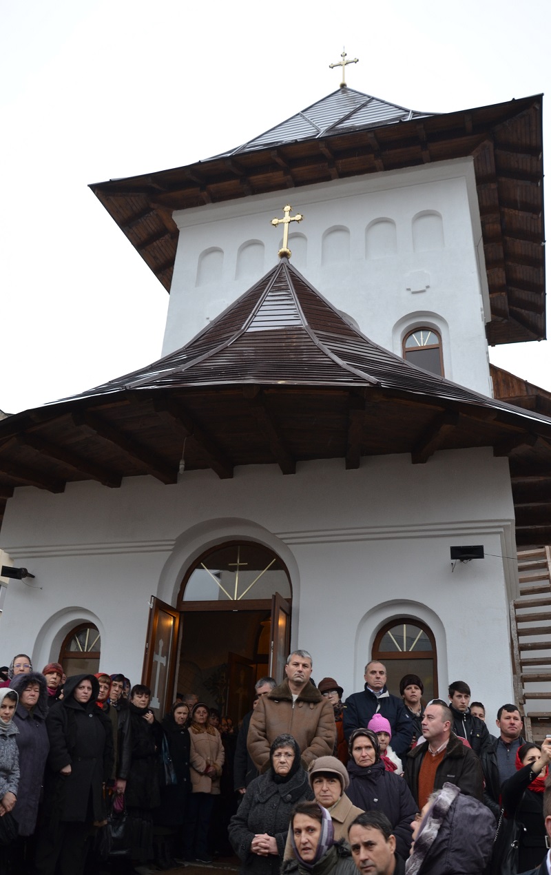„Odată cu venirea Înaltpreasfinţitului, biserica noastră a devenit Catedrală mitropolitană“ „Odată cu venirea Înaltpreasfinţitului, biserica noastră a devenit Catedrală mitropolitană“