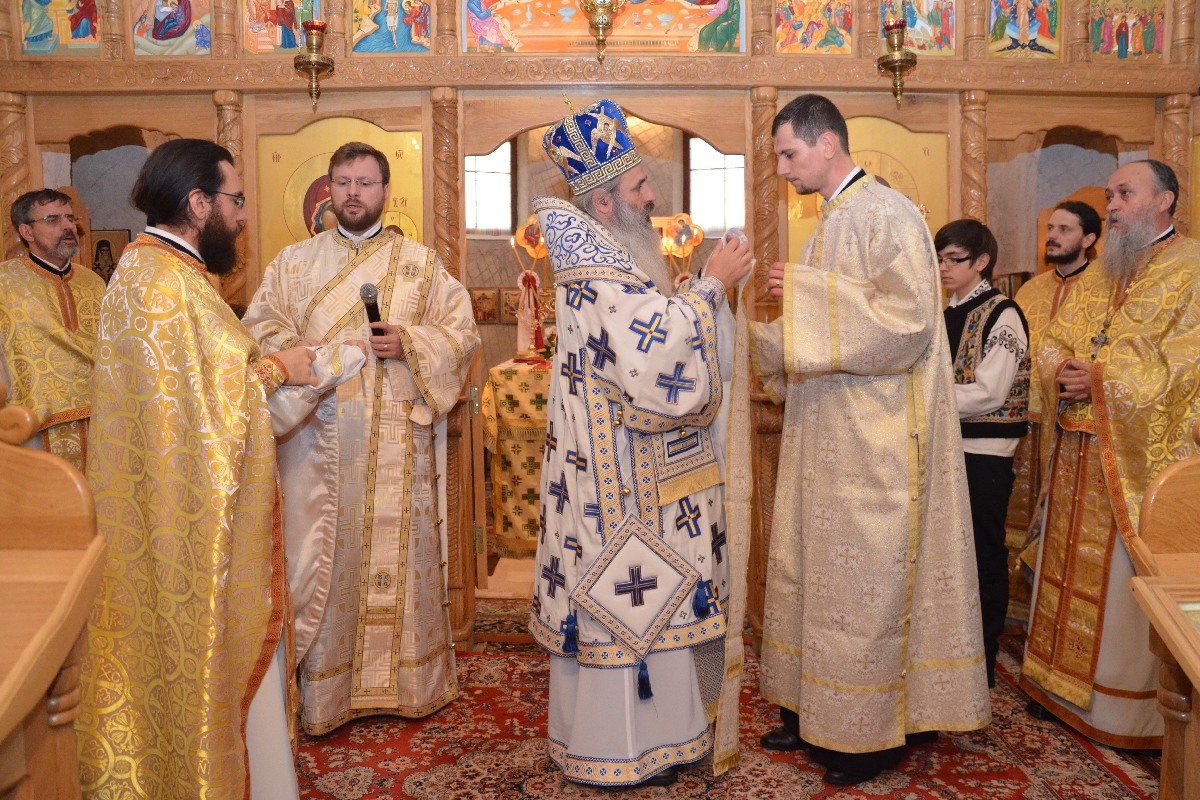 Moment din timpul hirotoniei în preot a diaconului Cătălin Ailenei „Odată cu venirea Înaltpreasfinţitului, biserica noastră a devenit Catedrală mitropolitană“