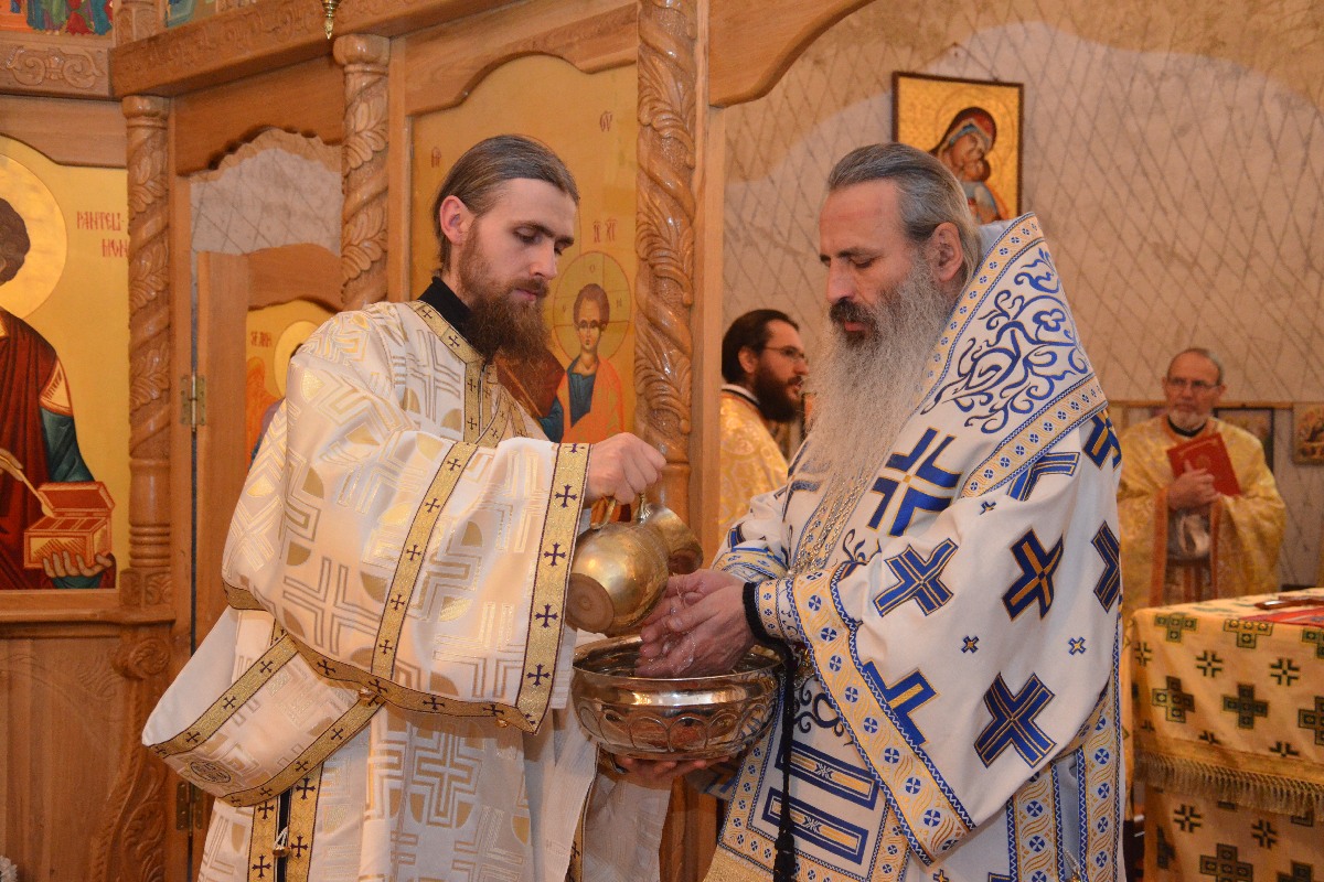 „Odată cu venirea Înaltpreasfinţitului, biserica noastră a devenit Catedrală mitropolitană“ „Odată cu venirea Înaltpreasfinţitului, biserica noastră a devenit Catedrală mitropolitană“