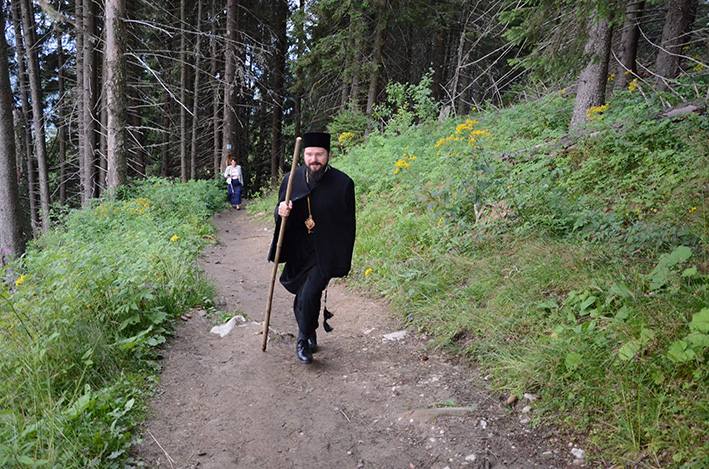 IPS Teofan, la hramul „Taborului românesc” : „Trebuie să dăm minţii noastre cât mai mult Ceahlău şi cât mai multă Liturghie” (GALERIE FOTO) IPS Teofan, la hramul „Taborului românesc” : „Trebuie să dăm minţii noastre cât mai mult Ceahlău şi cât mai multă Liturghie” (GALERIE FOTO)