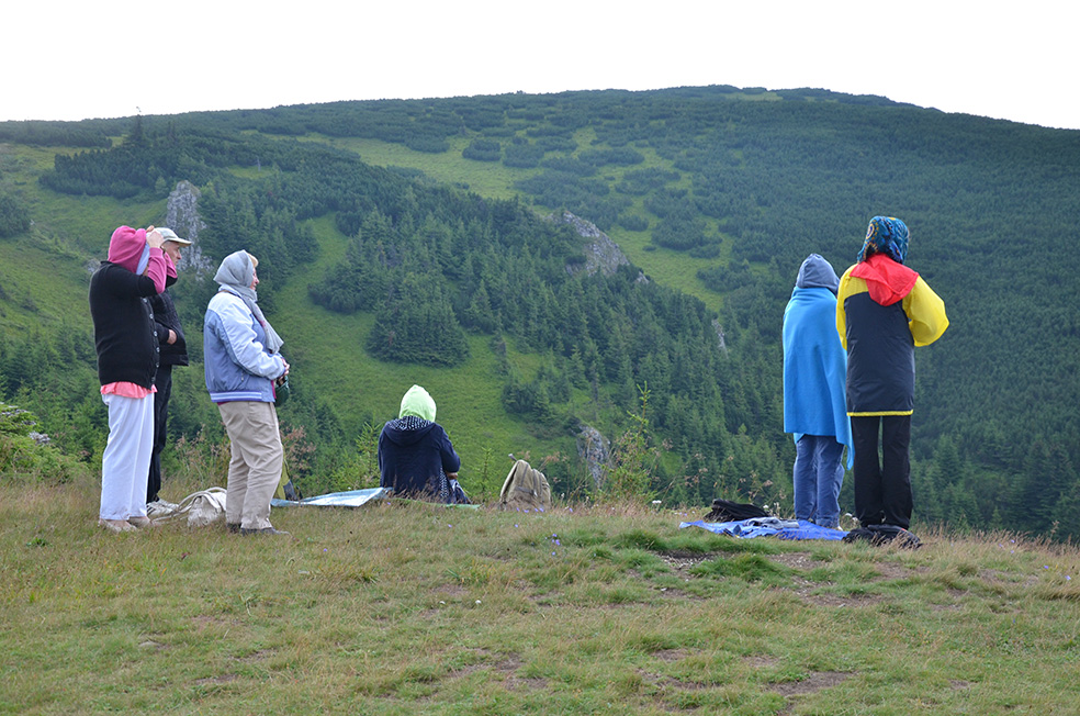 IPS Teofan, la hramul „Taborului românesc” : „Trebuie să dăm minţii noastre cât mai mult Ceahlău şi cât mai multă Liturghie” (GALERIE FOTO) IPS Teofan, la hramul „Taborului românesc” : „Trebuie să dăm minţii noastre cât mai mult Ceahlău şi cât mai multă Liturghie” (GALERIE FOTO)