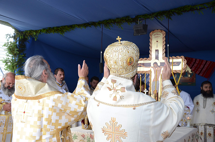 IPS Teofan, la hramul „Taborului românesc” : „Trebuie să dăm minţii noastre cât mai mult Ceahlău şi cât mai multă Liturghie” (GALERIE FOTO) IPS Teofan, la hramul „Taborului românesc” : „Trebuie să dăm minţii noastre cât mai mult Ceahlău şi cât mai multă Liturghie” (GALERIE FOTO)