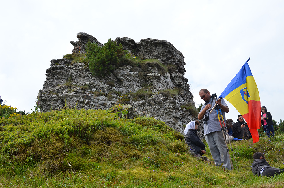 IPS Teofan, la hramul „Taborului românesc” : „Trebuie să dăm minţii noastre cât mai mult Ceahlău şi cât mai multă Liturghie” (GALERIE FOTO) IPS Teofan, la hramul „Taborului românesc” : „Trebuie să dăm minţii noastre cât mai mult Ceahlău şi cât mai multă Liturghie” (GALERIE FOTO)