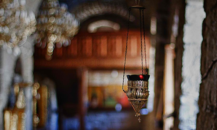 Sfântul Nifon şi puterea untdelemnului candelei Sfântul Nifon şi puterea untdelemnului candelei