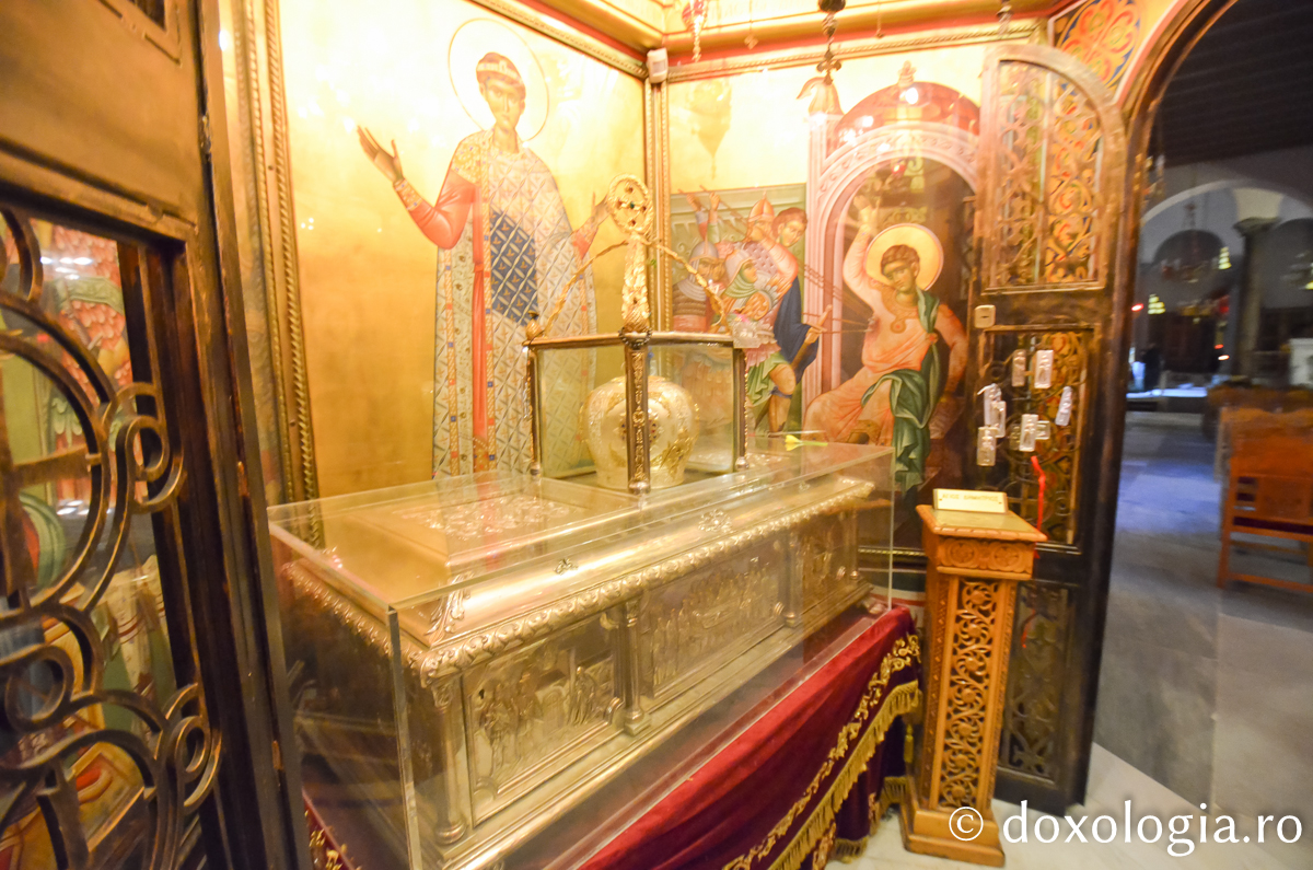 Racla cu sfintele moaște care se află în Biserica Sfântului Dimitrie din Tesalonic / Foto: Bogdan Zamfirescu Cinstitele moaște ale Sfântului Mare Mucenic Dimitrie, Izvorâtorul de mir