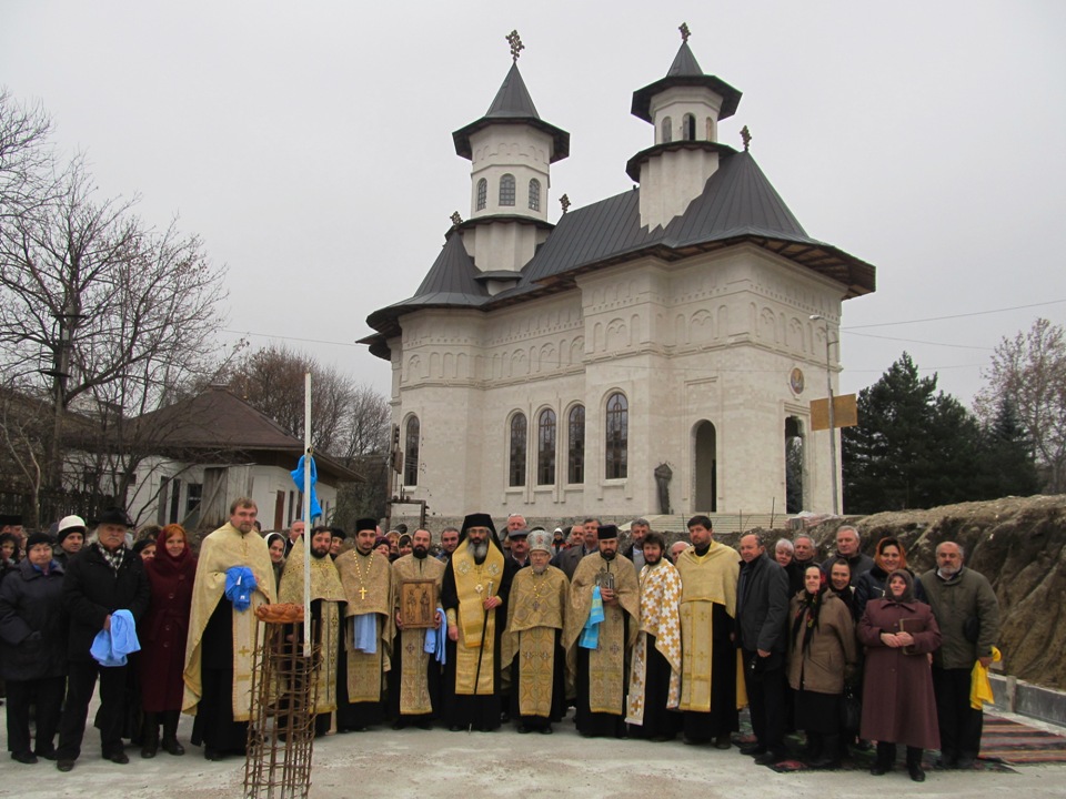 A fost pusă piatra de temelie a Centrului Cultural Ortodox al Bisericii „Sfinţii Apostoli Petru şi Pavel” din Chişinău A fost pusă piatra de temelie a Centrului Cultural Ortodox al Bisericii „Sfinţii Apostoli Petru şi Pavel” din Chişinău