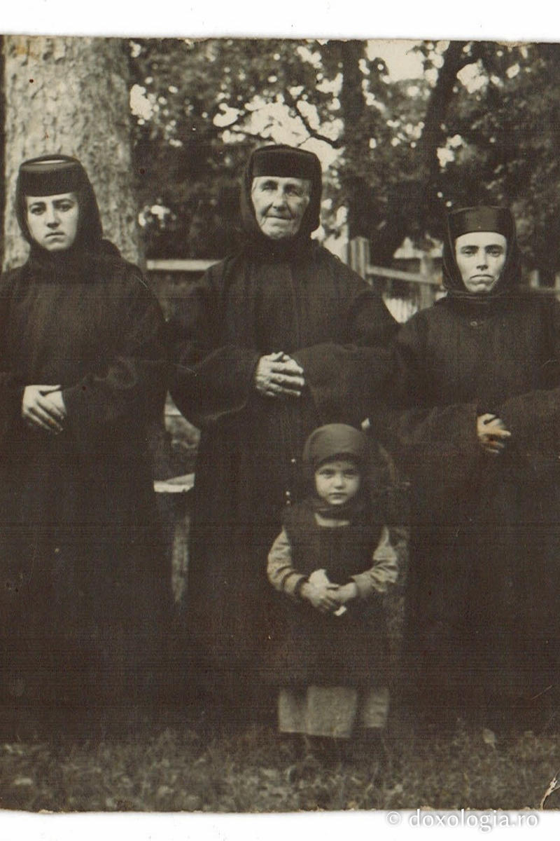 Maici de la Războieni, înainte de decretul din 1959 Maici de la Războieni