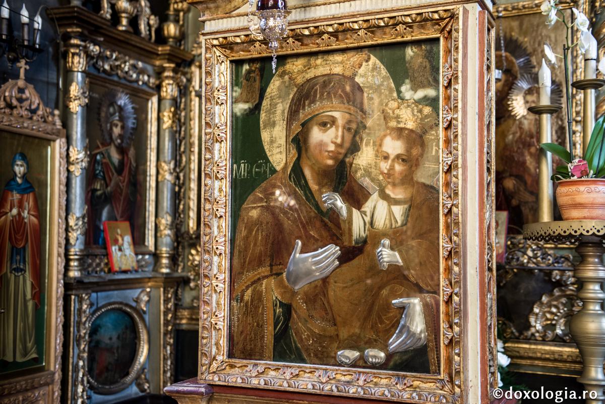 Cinstirea icoanelor nu este închinare la idoli / Foto: Oana Nechifor icoana Maicii Domnului