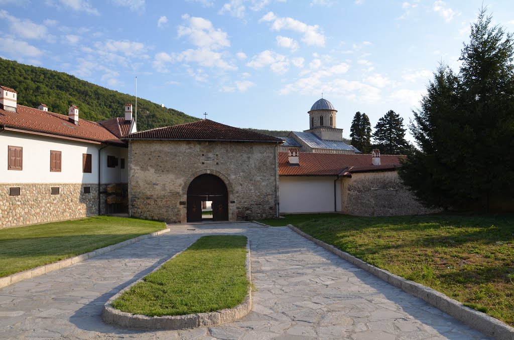 Turnul Mănăstirii Decani din Serbia / Foto: Stankovic Milomir Turnul Mănăstirii Decani din Serbia