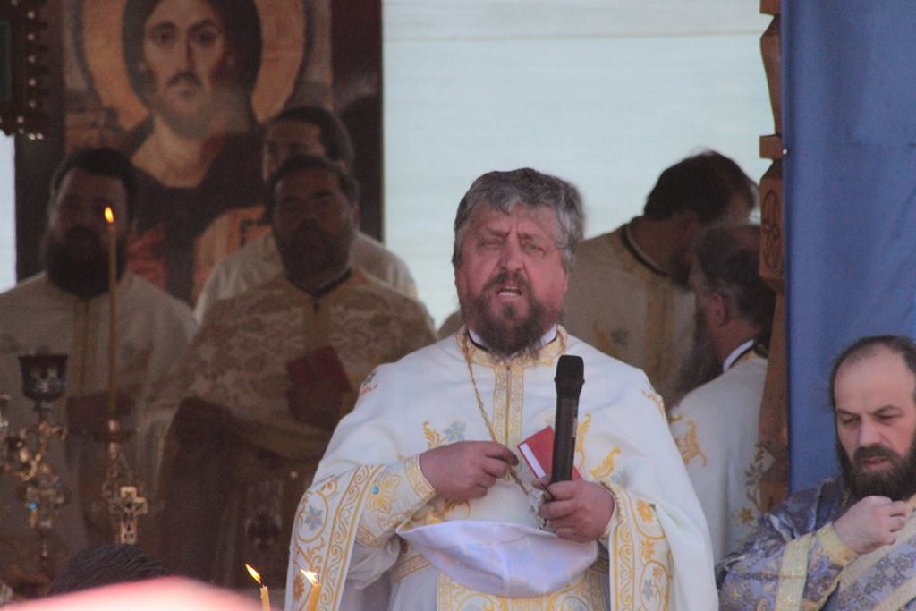 Mărturisire de credinţă la mormântul părintelui Justin Pârvu Mărturisire de credinţă la mormântul părintelui Justin Pârvu