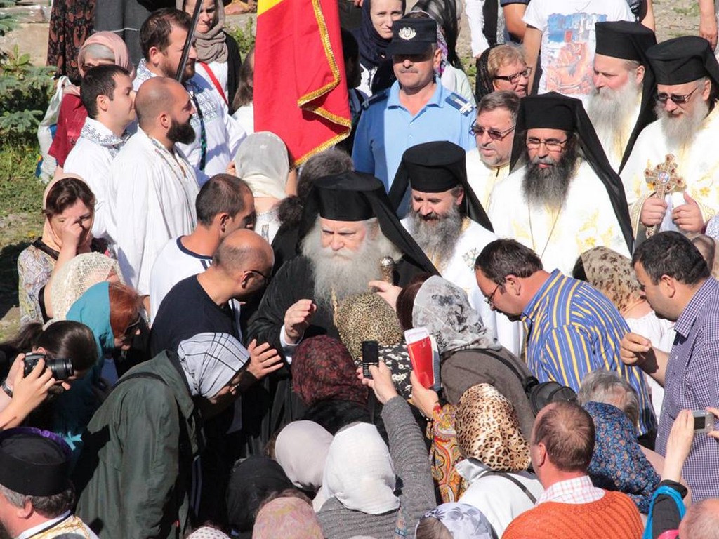 Mărturisire de credinţă la mormântul părintelui Justin Pârvu Mărturisire de credinţă la mormântul părintelui Justin Pârvu