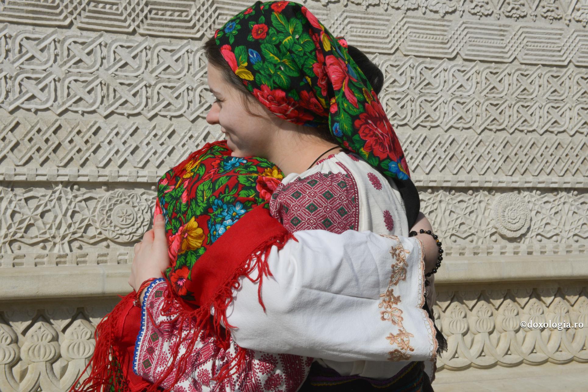 Cu cine putem împărtăși bucuria și necazul nostru? / Foto: Oana Nechifor îmbrățișare