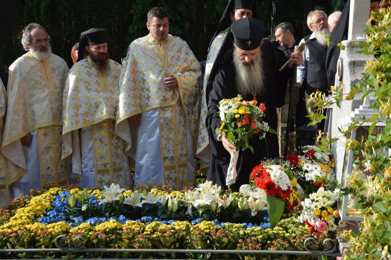 Slujbe arhierești oficiate în cinstea Părintelui Nicodim Măndiță Slujbe arhierești oficiate în cinstea Părintelui Nicodim Măndiță