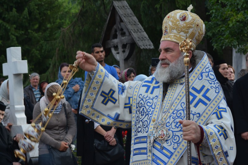 Slujbe arhierești oficiate în cinstea Părintelui Nicodim Măndiță Slujbe arhierești oficiate în cinstea Părintelui Nicodim Măndiță