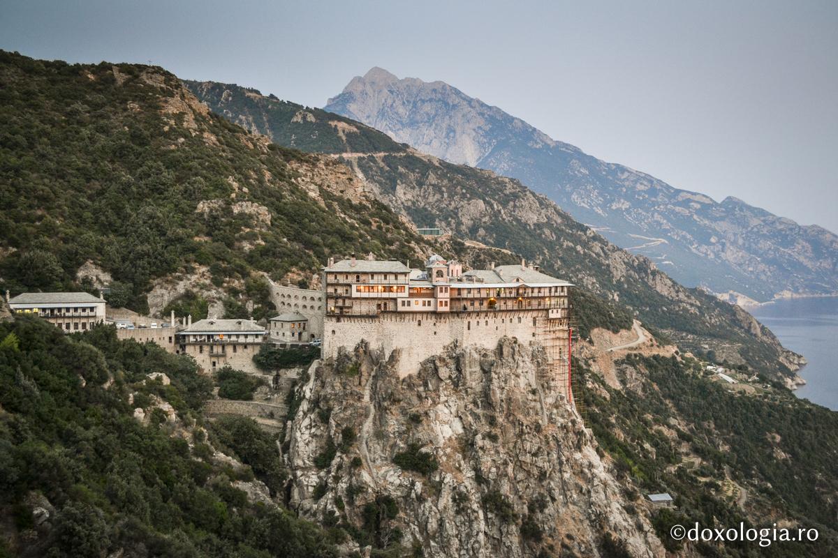 Mănăstirea Simonos Petras – Athos / Foto: Pr. Silviu Cluci Mănăstirea Simonos Petras – Athos