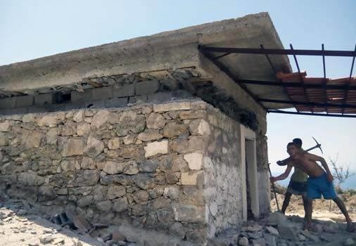 Albania: Al doilea atac asupra unei bisericii ortodoxe din Dhermi Albania: Al doilea atac asupra unei bisericii ortodoxe din Dhermi