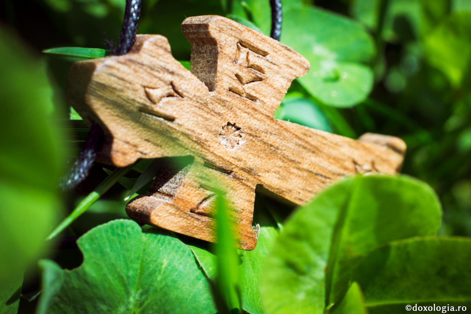 Cereți-I lui Dumnezeu dragostea, zi de zi! / Foto: Oana Nechifor cruce de lemn