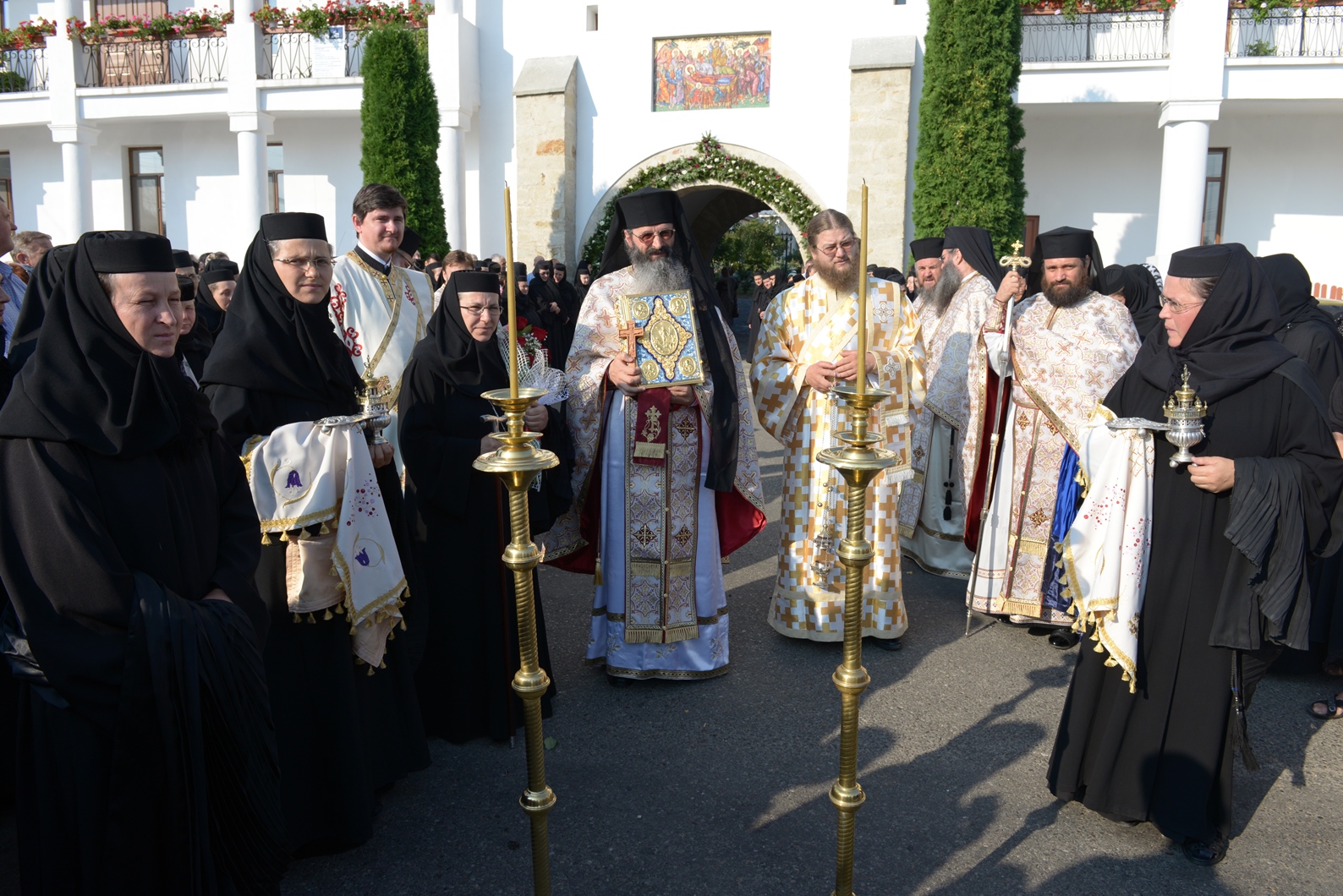 Mănăstirea Văratec și-a serbat al doilea hram Mănăstirea Văratec și-a serbat al doilea hram