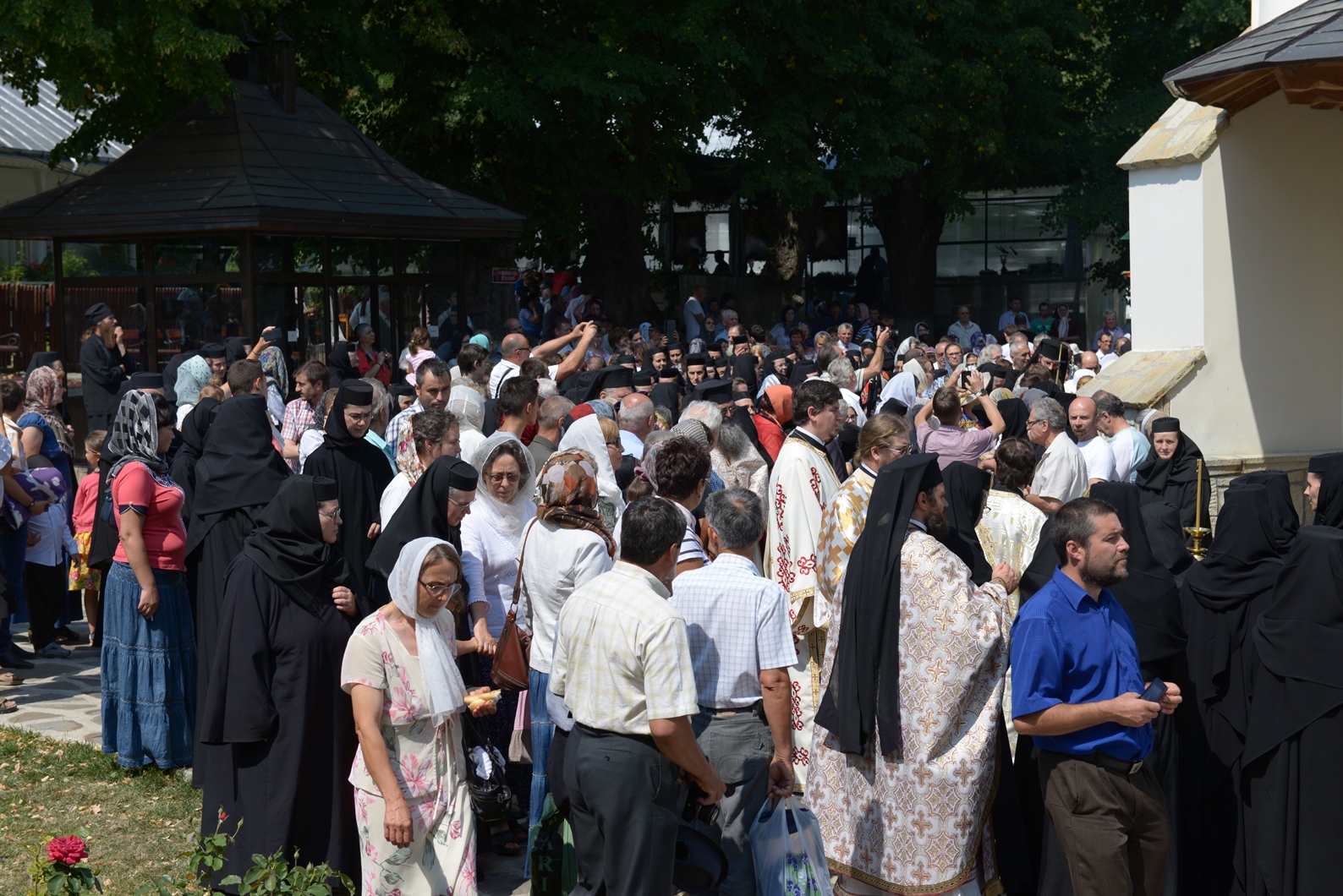 Mănăstirea Văratec și-a serbat al doilea hram Mănăstirea Văratec și-a serbat al doilea hram