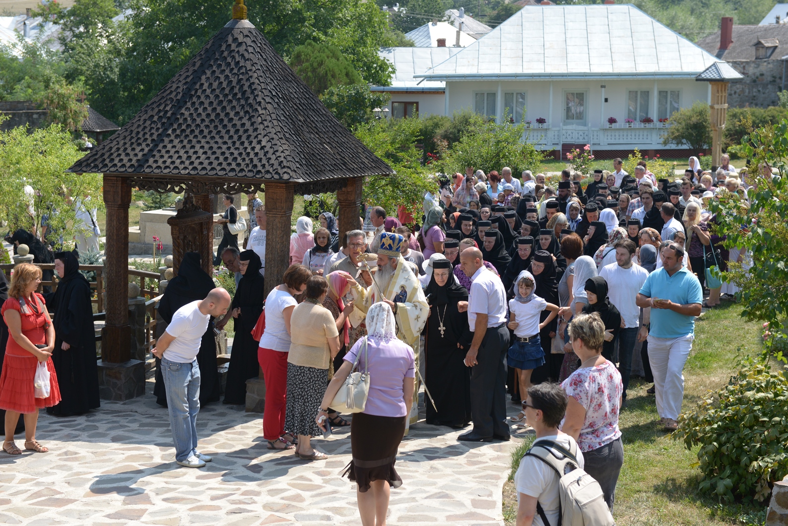 Mănăstirea Văratec și-a serbat al doilea hram Mănăstirea Văratec și-a serbat al doilea hram