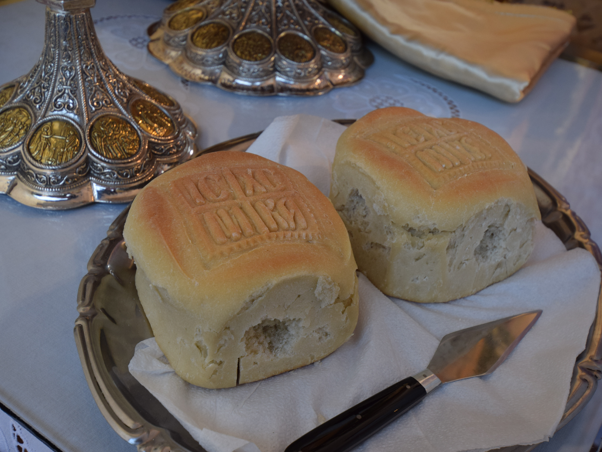 10 000 de pelerini au participat la hramul Putnei (GALERIE FOTO) 10 000 de pelerini au participat la hramul Putnei (GALERIE FOTO)