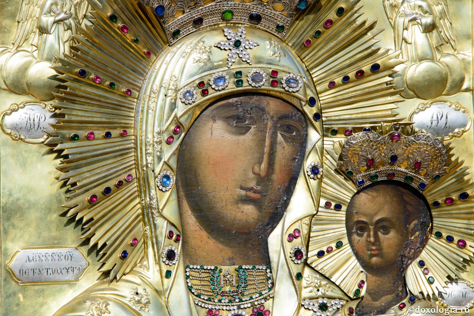 Foto: Oana Nechifor Către Născătoarea de Dumnezeu, pentru curățirea de patimi și bună întocmire lăuntrică