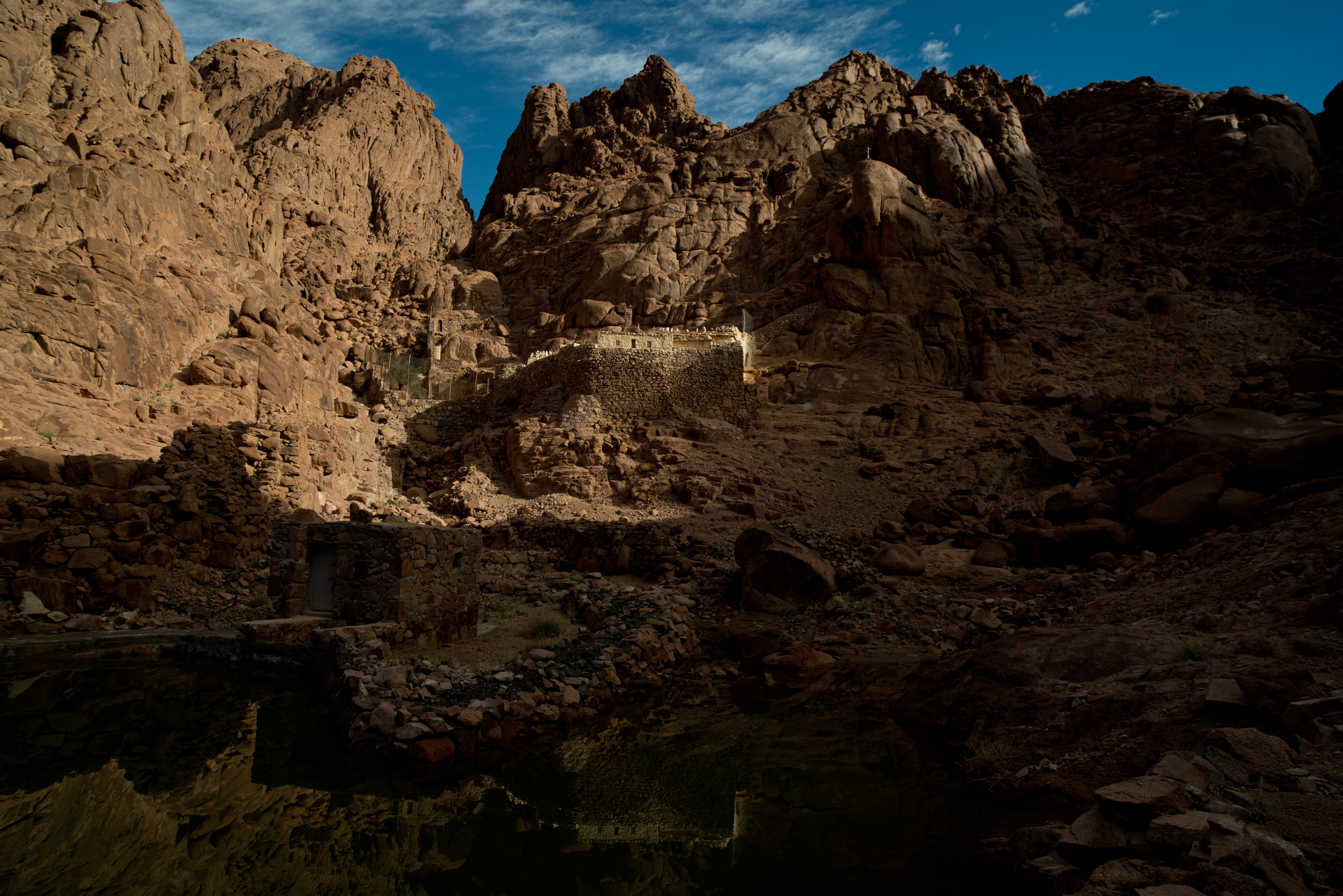 Sihăstria Sfinților Galaction și Epistimia de pe Muntele Sinai / Foto: fatherjustinsblog.info Sihăstria Sfinților Galaction și Epistimia de pe Muntele Sinai