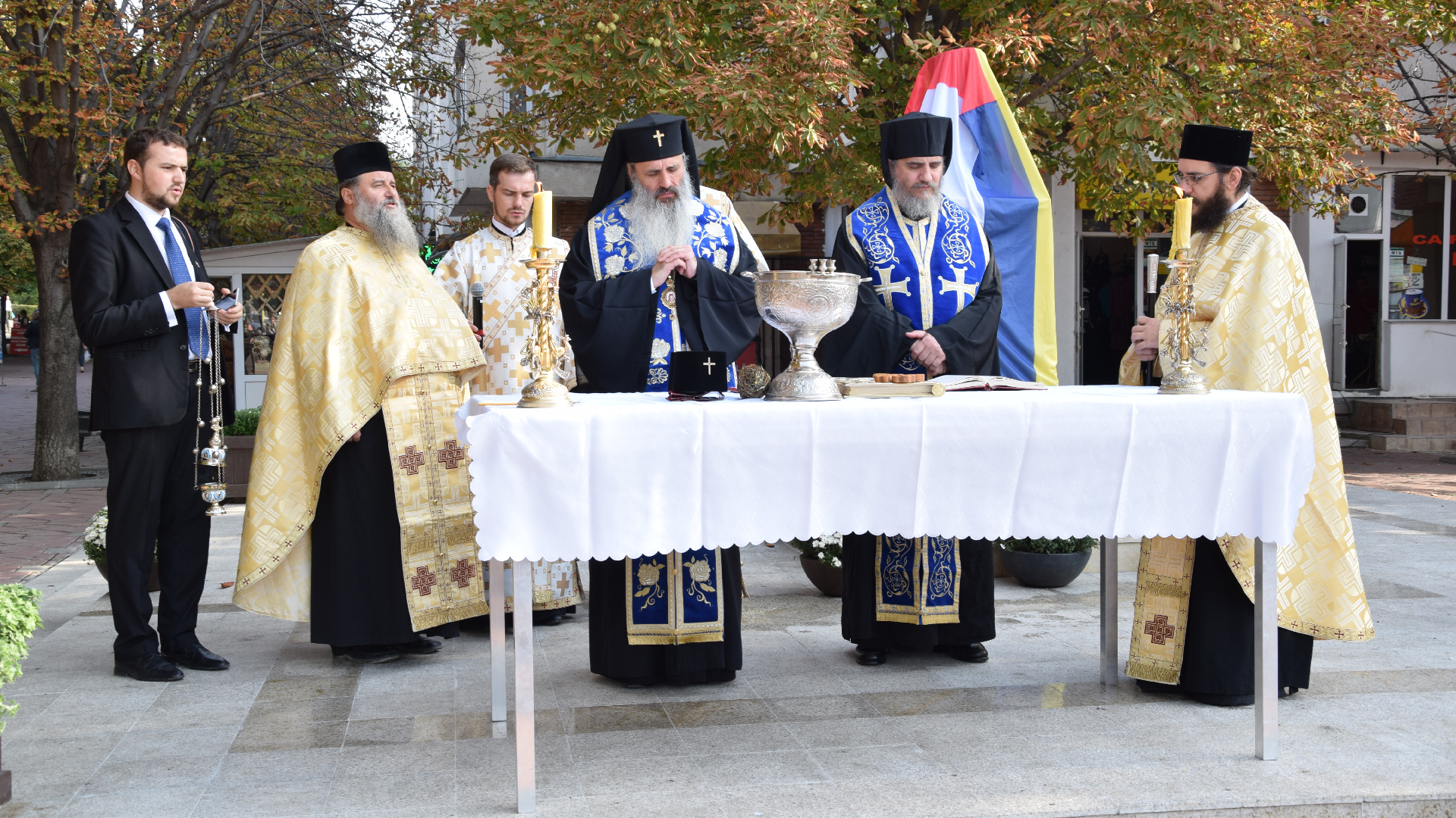 Bustul Arhiepiscopului Ciprului Kyprianos, inaugurat la Iași Bustul Arhiepiscopului Ciprului Kyprianos, inaugurat la Iași