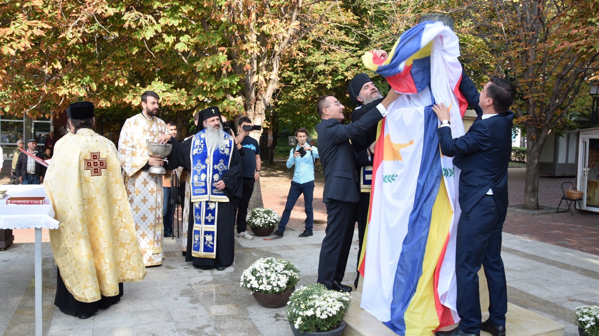 Bustul Arhiepiscopului Ciprului Kyprianos, inaugurat la Iași Bustul Arhiepiscopului Ciprului Kyprianos, inaugurat la Iași