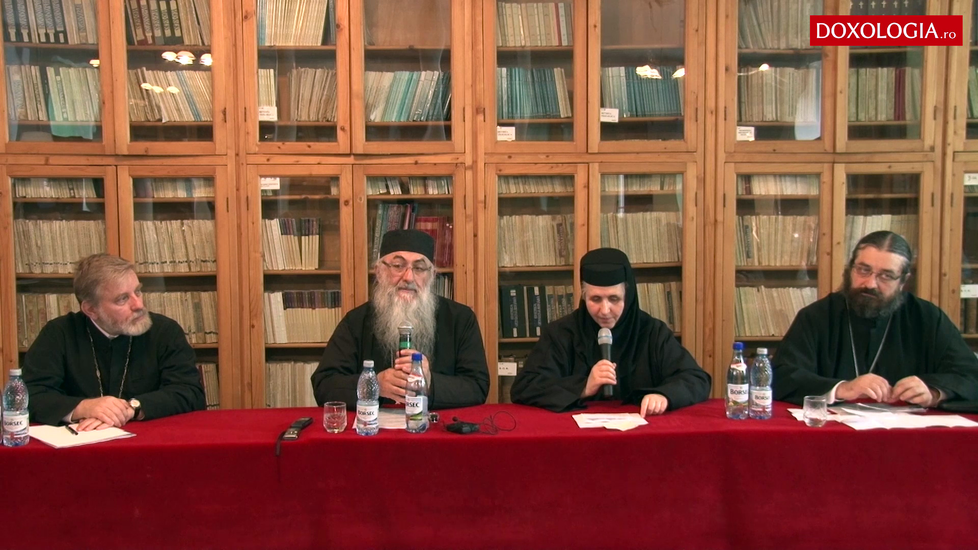 (Video) Despre importanța studierii Sfinților Părinți – Arhim. Zaharia Zaharou | răspunsuri la întrebări (Video) Despre importanța studierii Sfinților Părinți – Arhim. Zaharia Zaharou | răspunsuri la întrebări