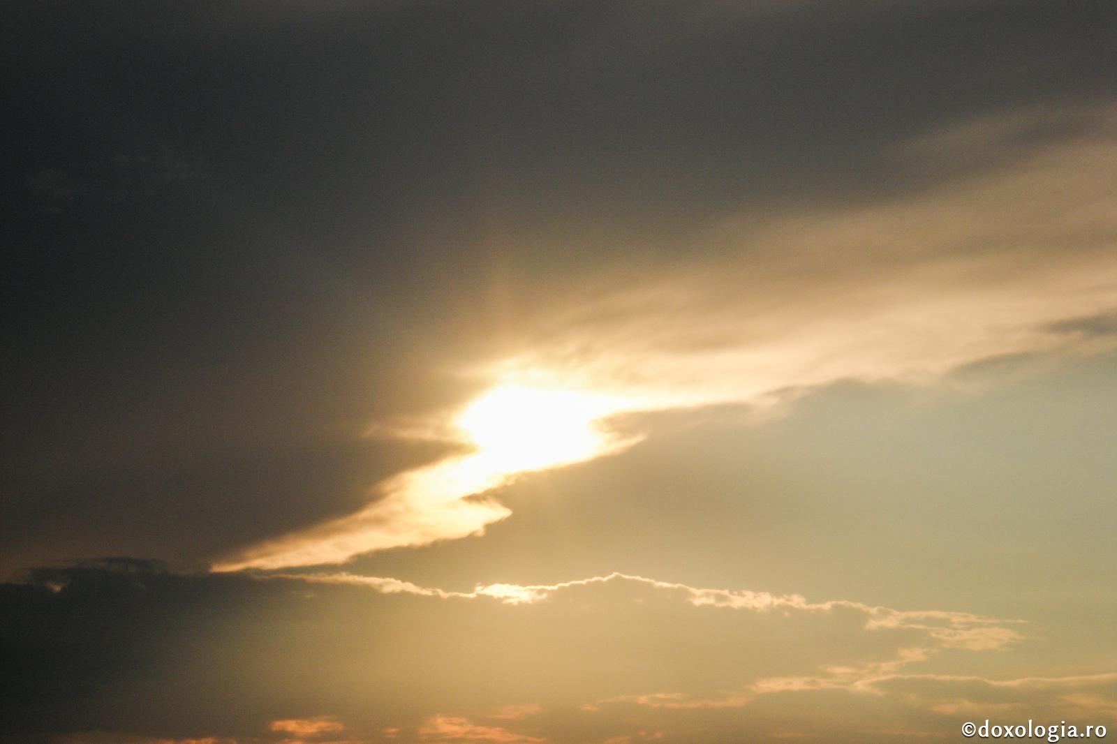 Postul este izvor de bucurie / Foto: Anda Pintilie soare între nori