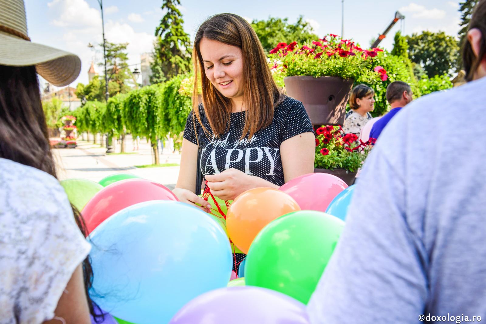 Dumnezeu își dorește ca, din iubire pentru El, să avem mereu bucurie în suflet / Foto: Oana Nechifor baloane colorate