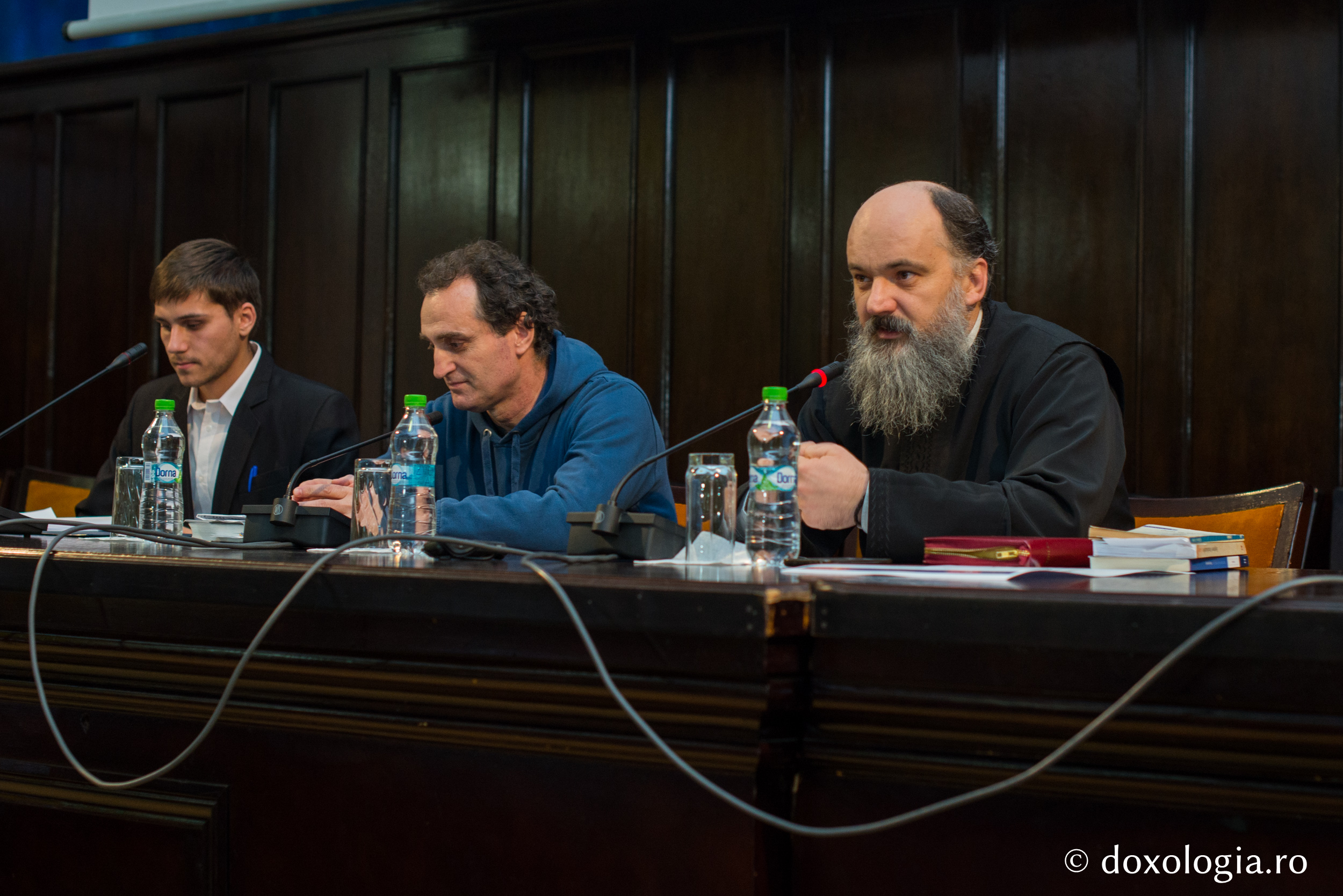 Foto: Silviu Cluci Conferință ASCOR: „Iesle electronică în satul global. Ne întâlnim cu Domnul în spațiul virtual?”