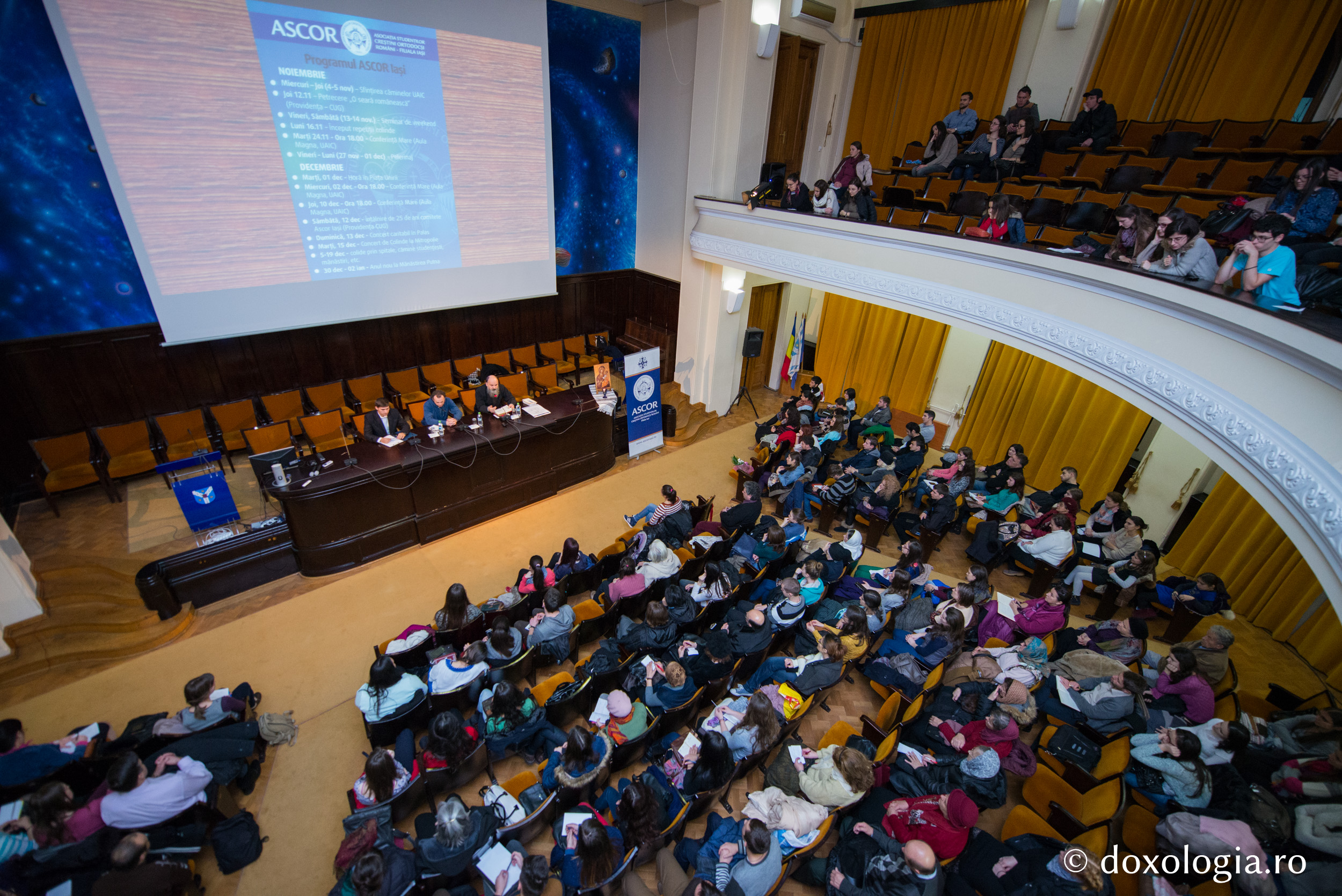 Foto: Silviu Cluci Conferință ASCOR: „Iesle electronică în satul global. Ne întâlnim cu Domnul în spațiul virtual?”